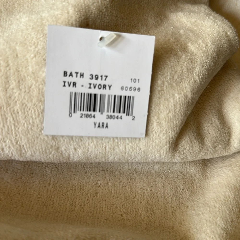 Avanti New With Tags Elegant Cream Butterfly Towels